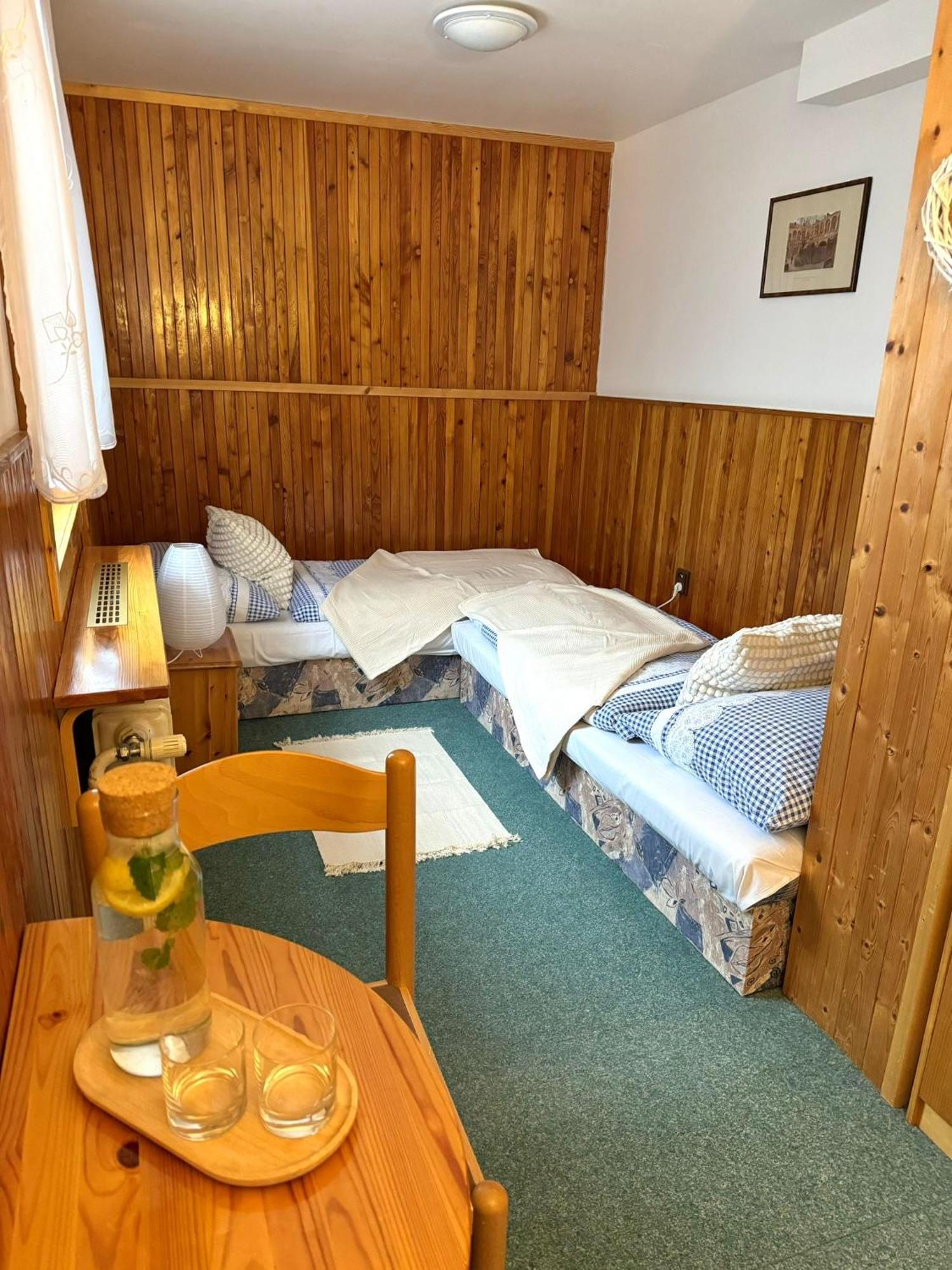 Hotel Bila Labut Horsky Hotylek Pec pod Sněžkou Zimmer foto