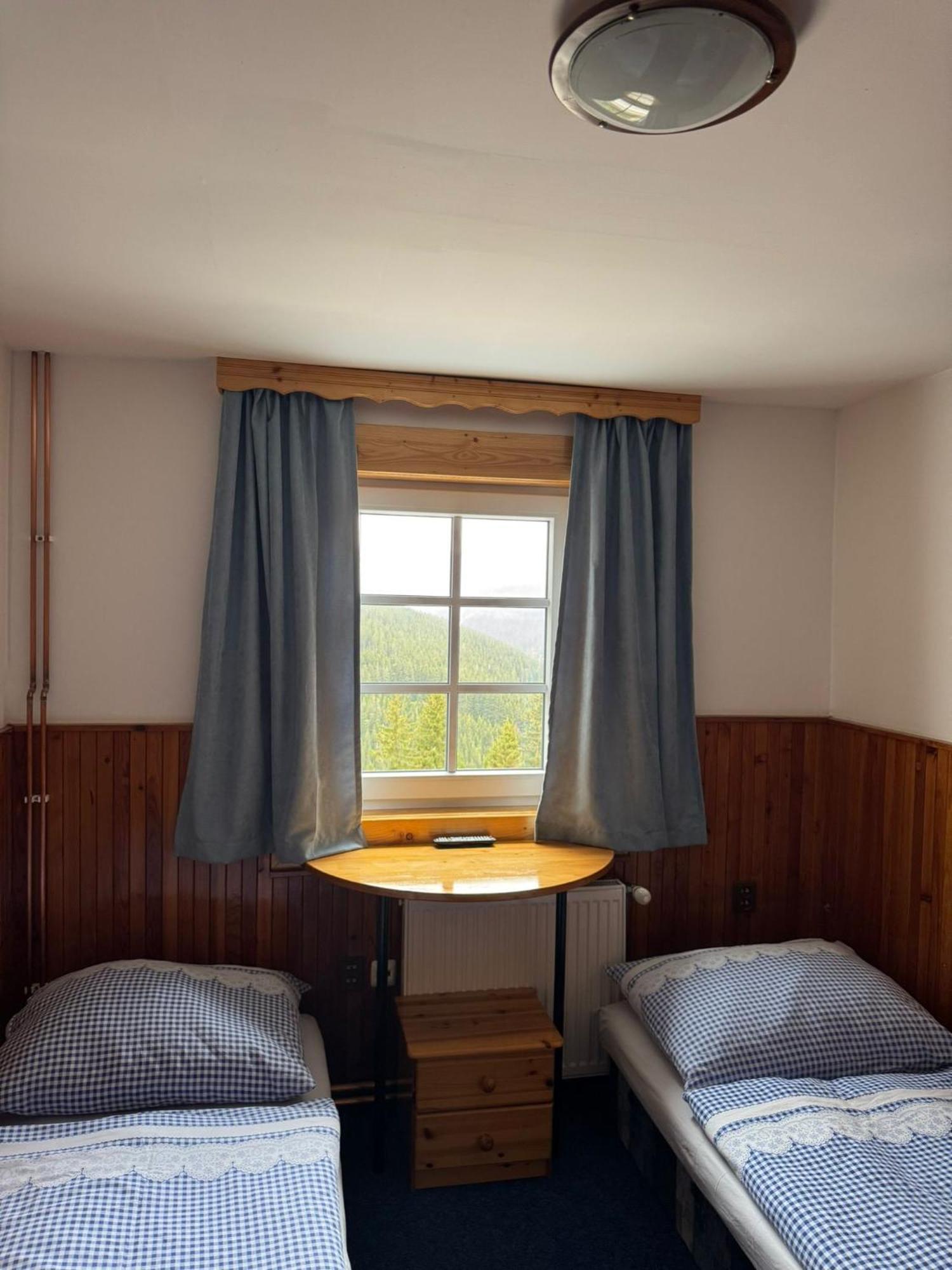 Hotel Bila Labut Horsky Hotylek Pec pod Sněžkou Zimmer foto